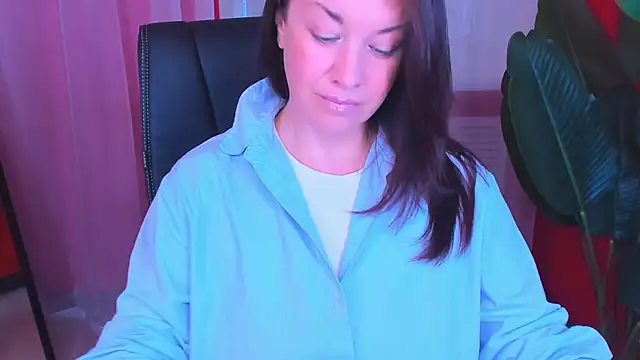 AnaMills Adlı Modelin Canlı XXX Sohbeti