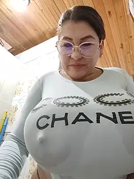 AlexxiaaMat Adlı Modelin Canlı XXX Sohbeti