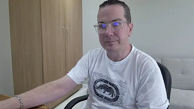 BrettJ81のライブXXXチャット