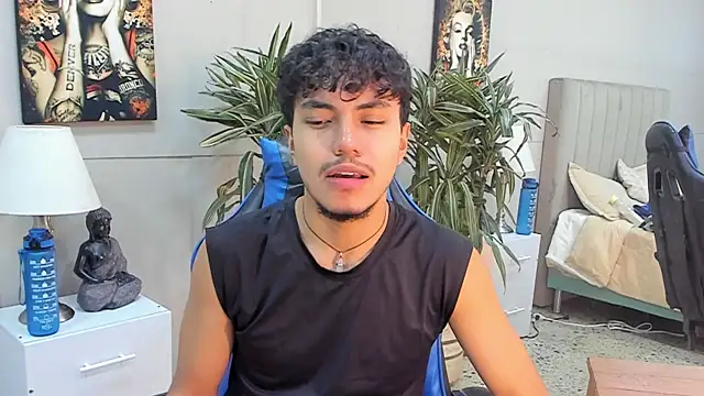 צ'אט XXX בשידור חי של kai_storn