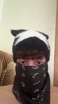 Hz1Tr 在線直播表演