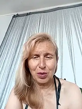 TrinaAdair Adlı Modelin Canlı XXX Sohbeti