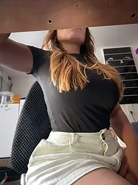 XXX chat uživo modela Gjynna-kiim