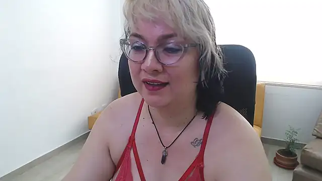 AnyaLuxx Chat XXX live