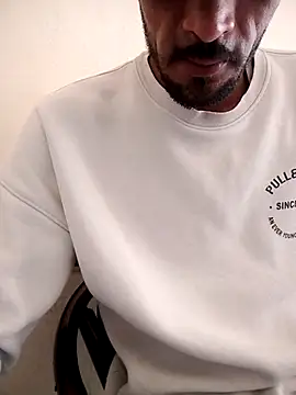 Show modela Thisizhakim na web-kameri