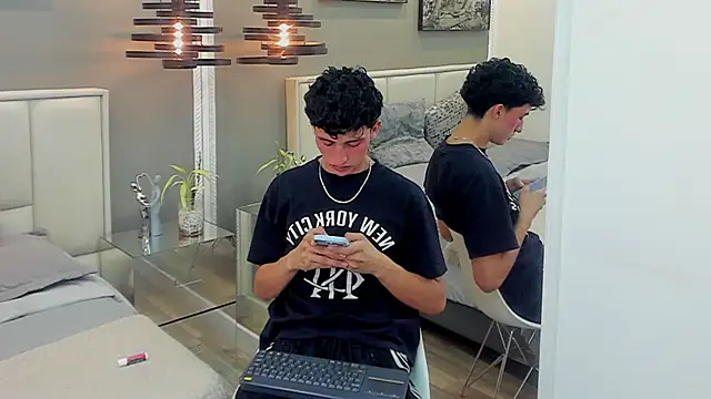 thom_ames' Live XXX Chat