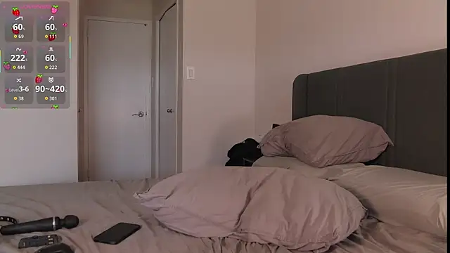 Strawberryfoxx Live XXX-Chat