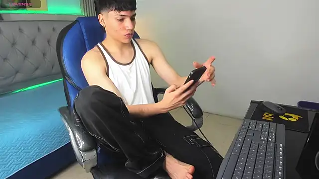 SamBlack_ Adlı Modelin Canlı XXX Sohbeti