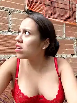 Chat +18 de lachiki_plus ao vivo