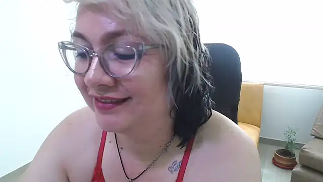 Chat XXX en directo de AnyaLuxx