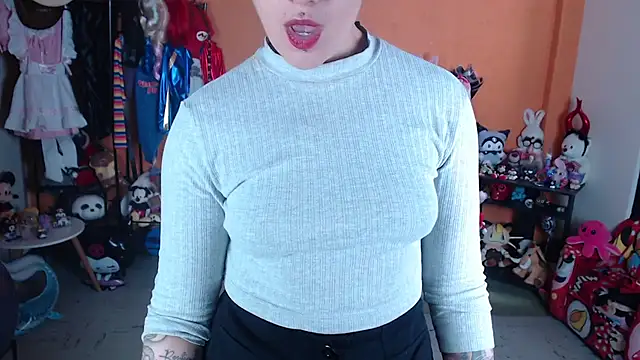 Chat +18 de MissMiia2 ao vivo