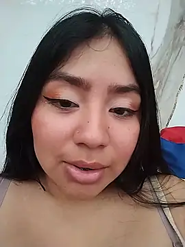 Chat +18 de Amber_Herrera ao vivo