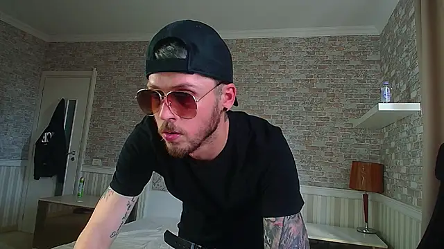 JonahShaw Chat XXX in diretta