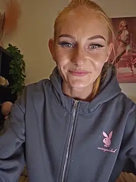 LessiaMia XXX чат на живо