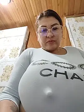 XXX chat uživo modela AlexxiaaMat