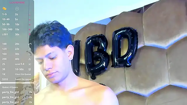 TonyPetrovjs Adlı Modelin Canlı XXX Sohbeti