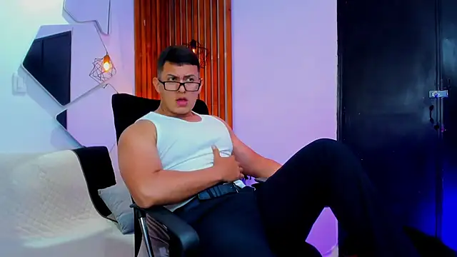 XXX chat uživo modela RomanCroft