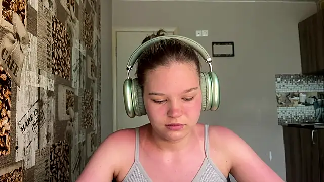 Онлайн чат XXX HellyRay