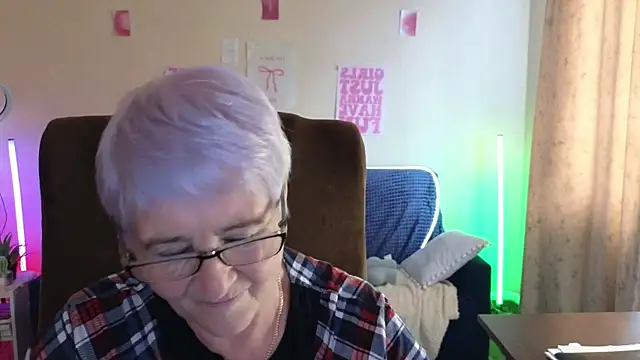 Chat +18 de Sandra_Snowflake ao vivo