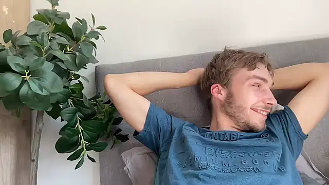 PrecededPolenta Pertunjukan Webcam