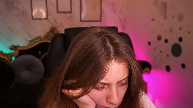 XXX chat uživo modela CuteeFoxy