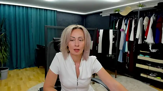 Julia_Cherry_'s Live XXX Chat