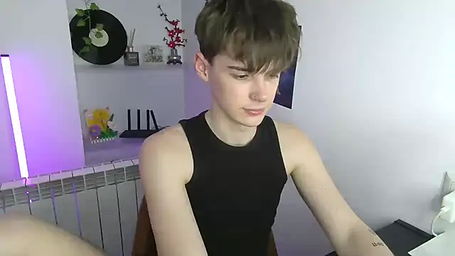 צ'אט XXX בשידור חי של YourMilkyGuy