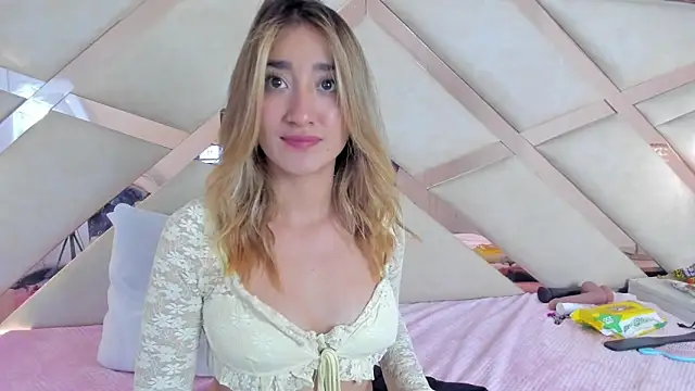 lucy_davies Chat XXX in diretta