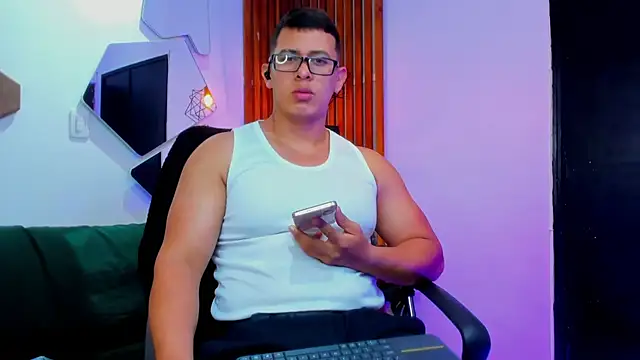 Chat +18 de RomanCroft ao vivo