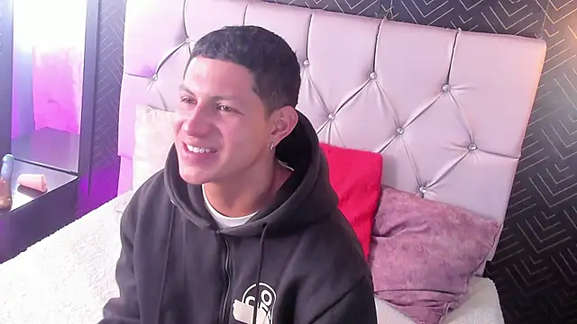 Chat +18 de Tony_Zackk ao vivo