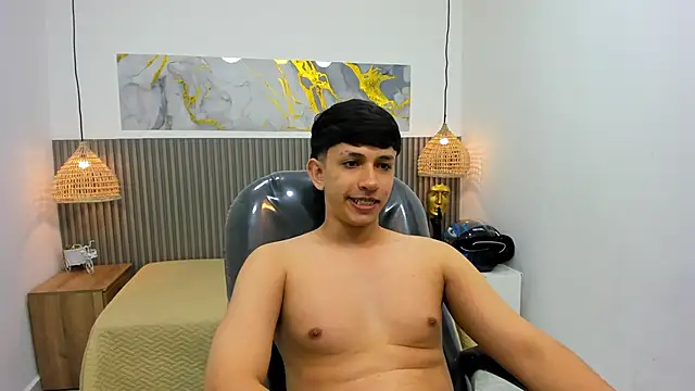 Pokazy przed kamerką – AdrianFranko