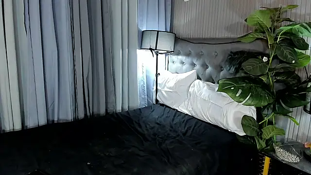 Онлайн чат XXX HugeCocoCock