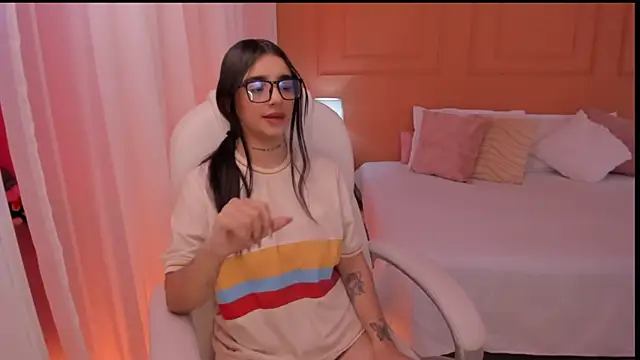 צ'אט XXX בשידור חי של Abriil_cutee