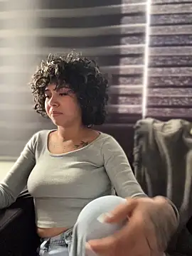 Laila_LS Chat XXX in diretta