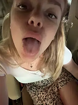 Chat XXX en directo de HarrietDart