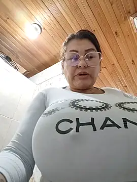 Czat XXX na żywo – AlexxiaaMat