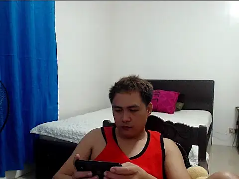 Pokazy przed kamerką – asianhottyboy