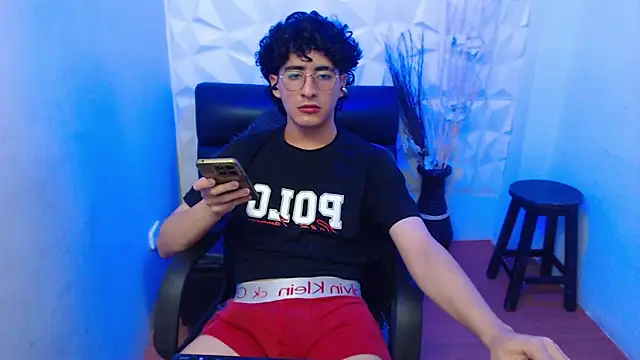 Elliot_23 – Naživo XXX chat