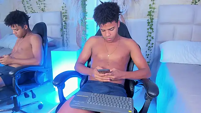 Chat XXX ao vivo de TaylorClay_