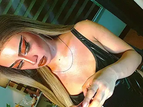 HOLLYWOOD_QUEEN_88 – Naživo XXX chat