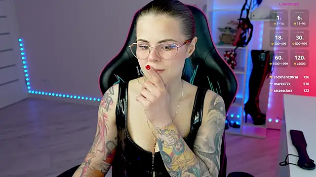 QueenAliceX's Live XXX Chat
