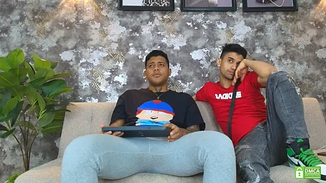 Alejandro_and_Deiby's Live XXX Chat