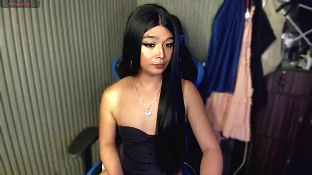 XXX chat uživo modela TrinityFucksYou