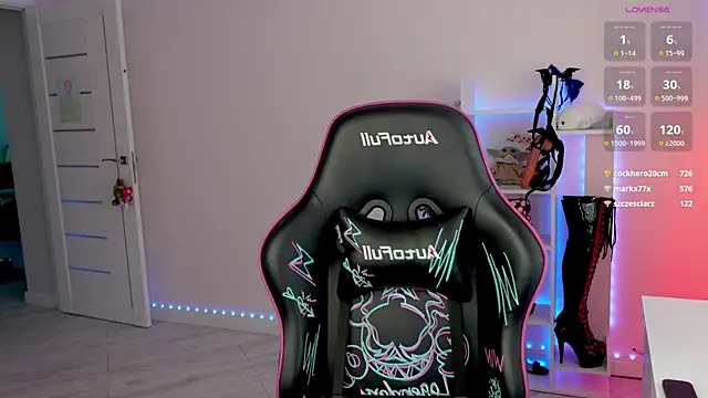 Онлайн чат XXX QueenAliceX