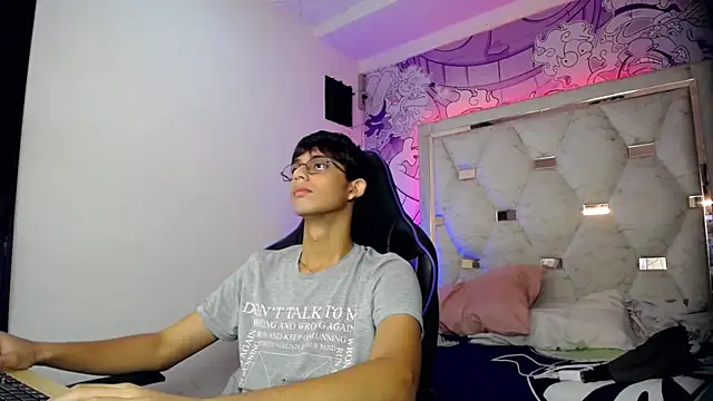 zxvn_n's Live XXX Chat
