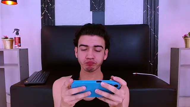 Feiccer_Castquer Chat XXX in diretta