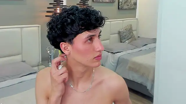 XXX chat uživo modela thom_ames