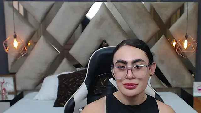 MartinaaFit Adlı Modelin Canlı XXX Sohbeti