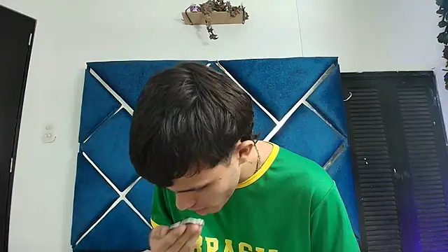EdwinBoysn Live XXX chat