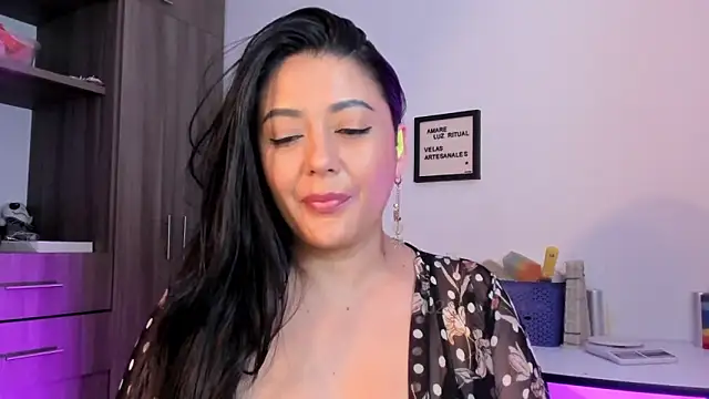 LauraToro_'s Live XXX Chat